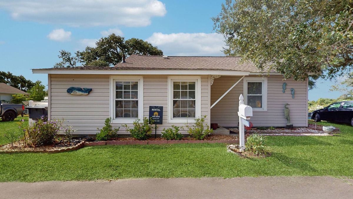 Shallotte House | Intracoastal Waterway-view cottage with private deck, & central AC