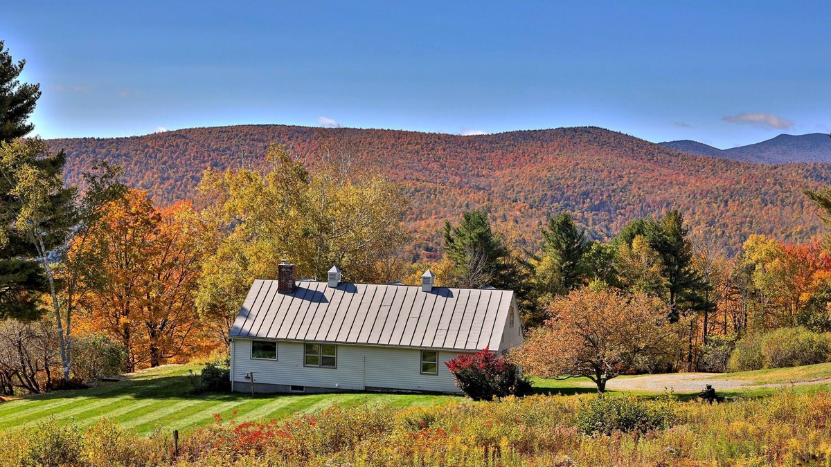 Bridgewater Corners House | Intrepid Angel Farm Cottage In Bridgewater Corners 2 Bedroom Home