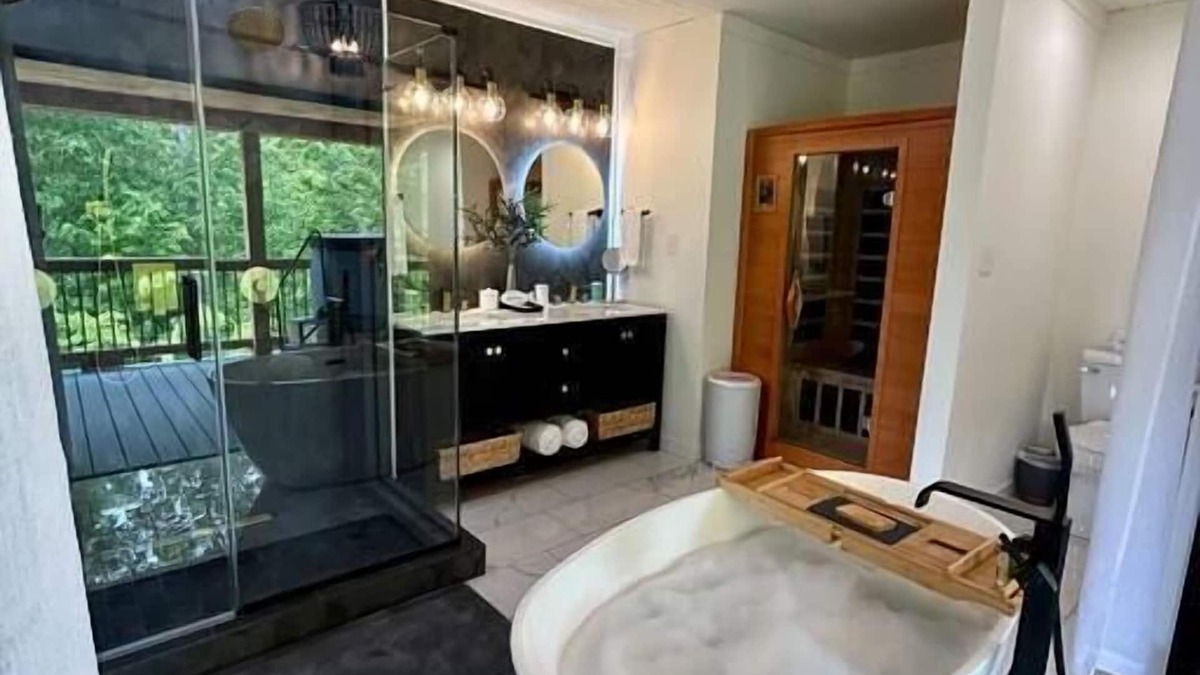 Rogers Cabin | Inverness Cabin - romantic, luxury, hot tub, sauna