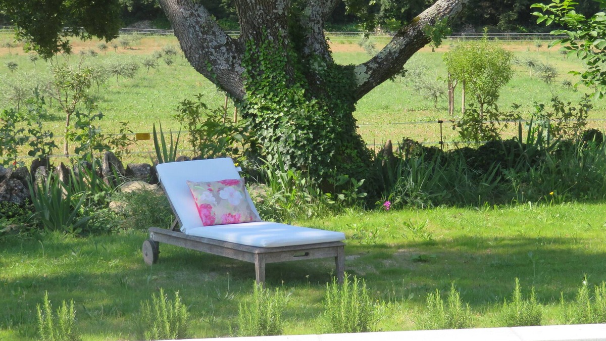 Menerbes Cottage | Invitation to idleness (2)