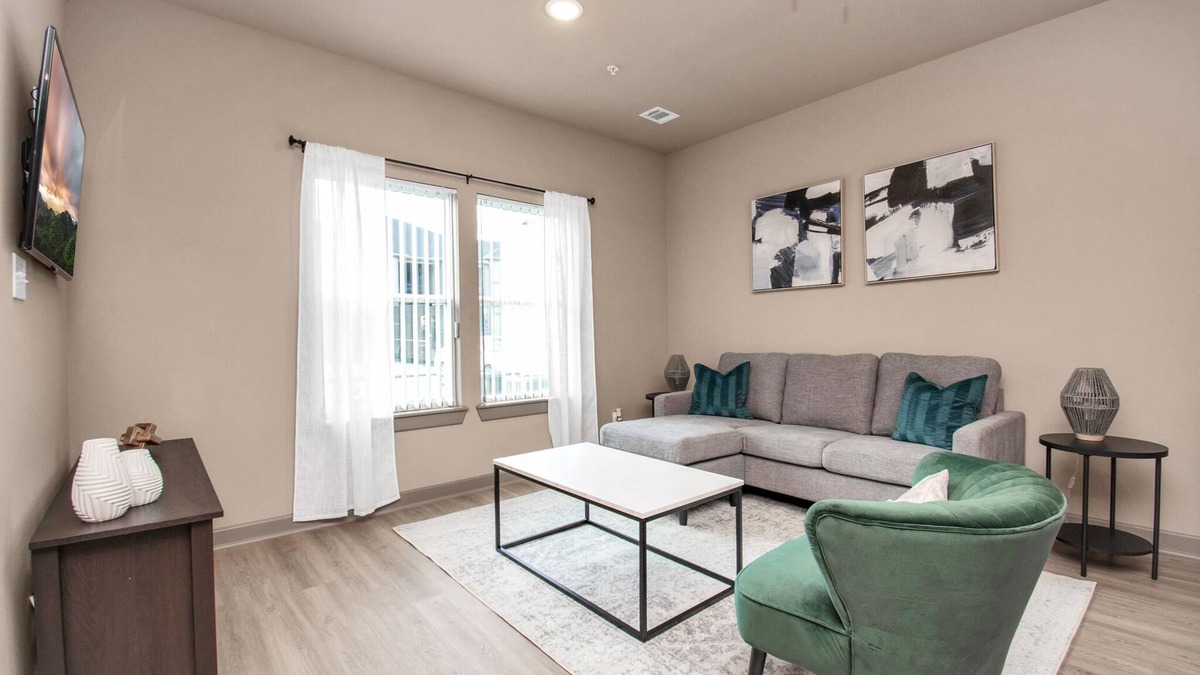 Bammel Apartment | Inviting 2/2.5 Apt, Full Kitch, W/D, FreeParking!