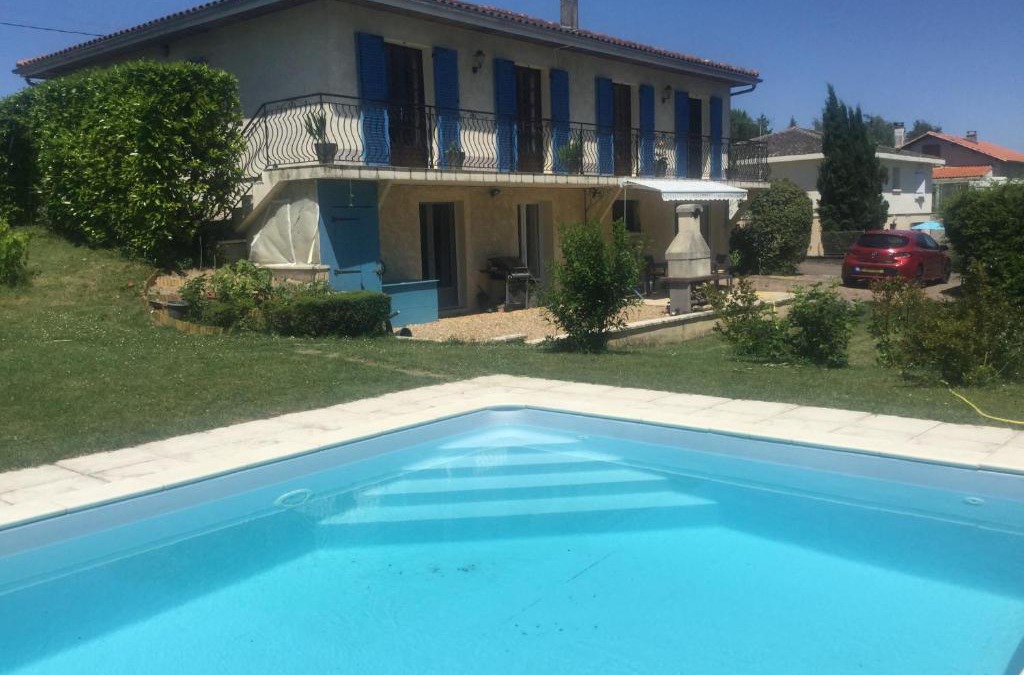 Saint-Romain Apartment | Inviting 2-Bed Apartment with pool in Saint-Romain