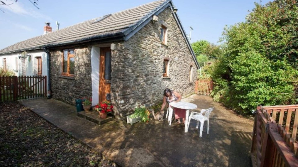 Newcastle Emlyn Cottage | Inviting 2-Bed Cottage in Newcastle Emlyn