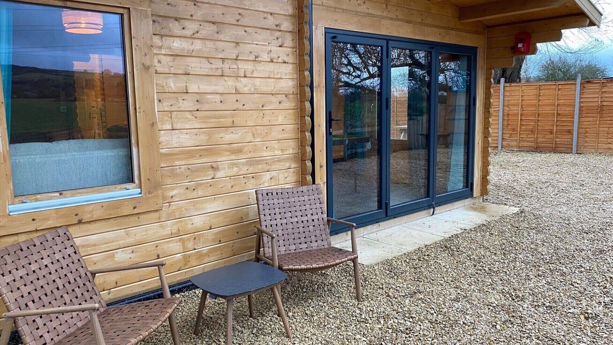Ashton Under Hill Cabin | Inviting 2-Bedroom Cabin in Ashton Under Hill