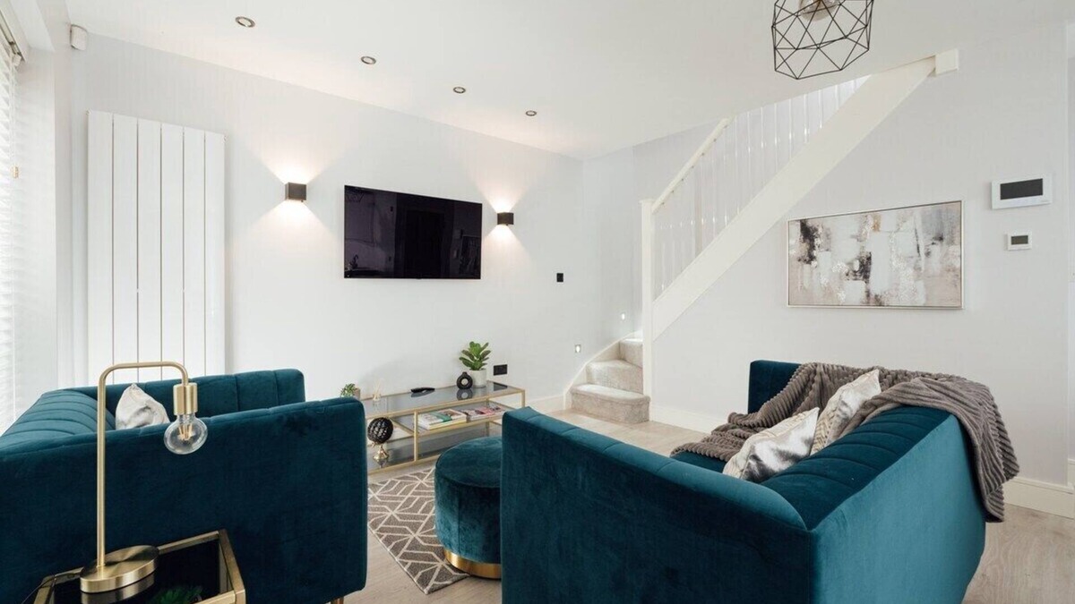 Dorking Apartment | Inviting 2BR House in Dorking