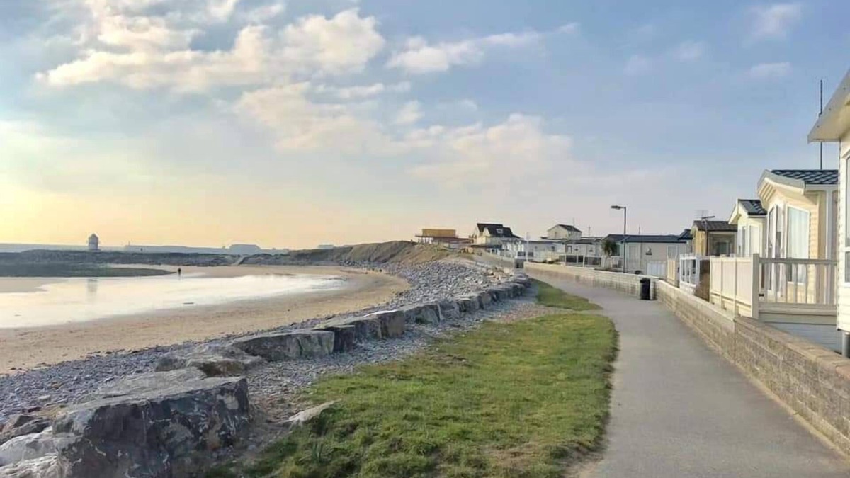 Porthcawl Ski Chalet | Inviting 3-Bed Caravan in Porthcawl