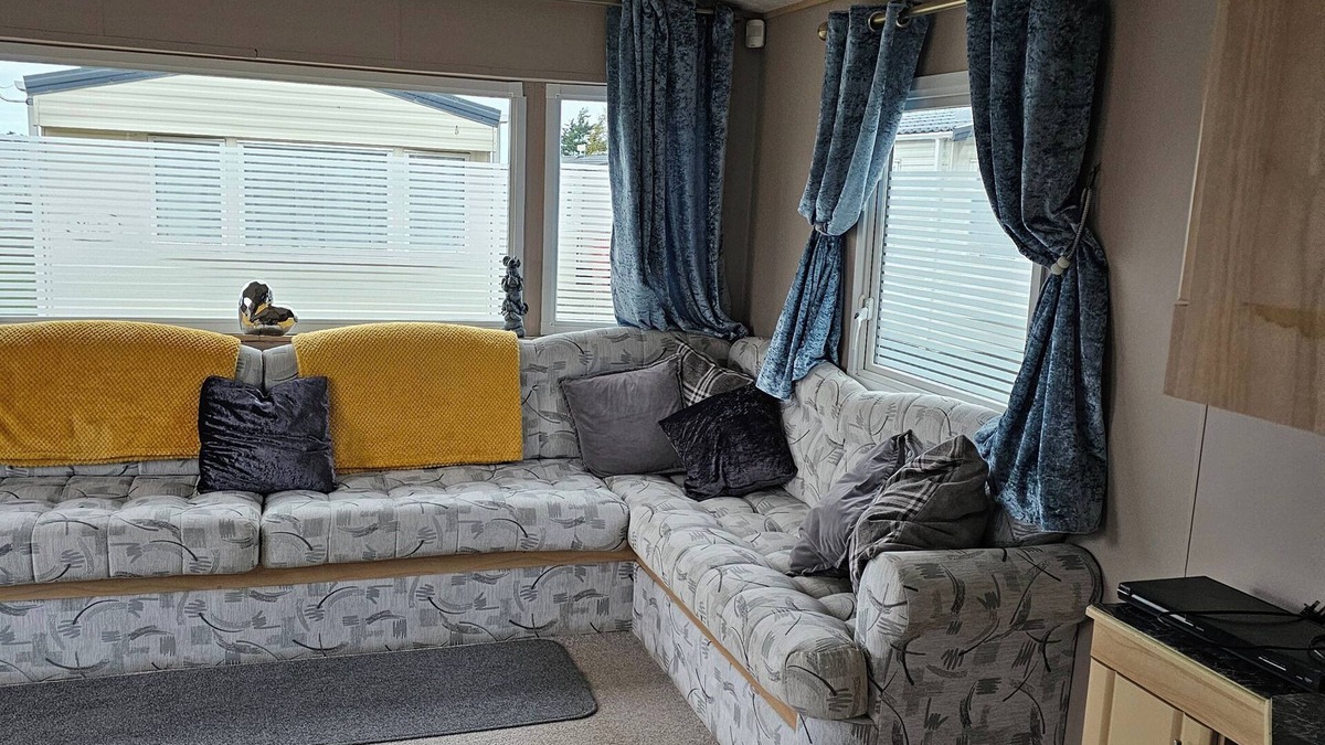 Porthcawl RV Rental | Inviting 3-bed Caravan in Porthcawl