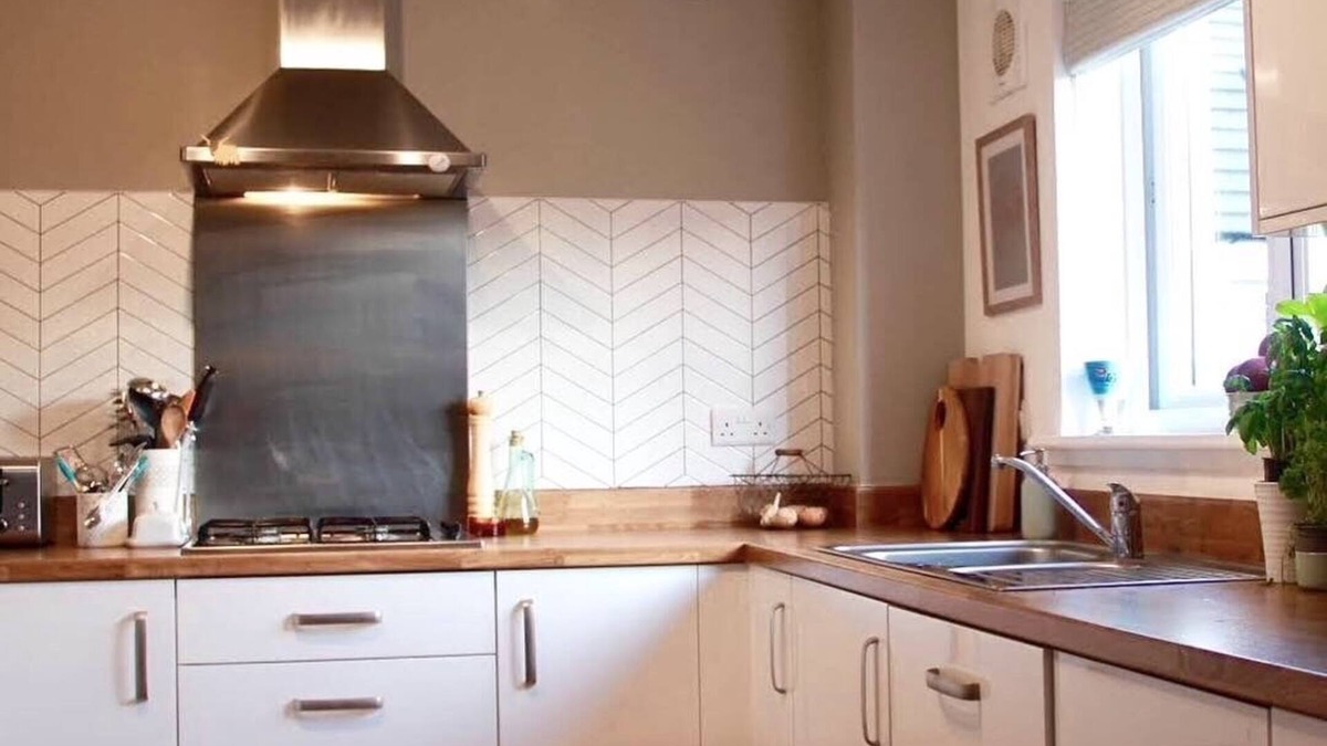 Kirkliston House | Inviting 4 bed home for Edinburgh Fringe Festival & Scotland Exploration
