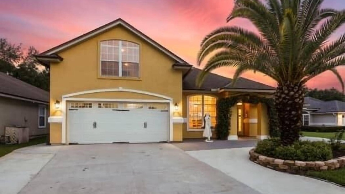 Westside House | Inviting 5 bedroom, 3 bath home Centrally located.
