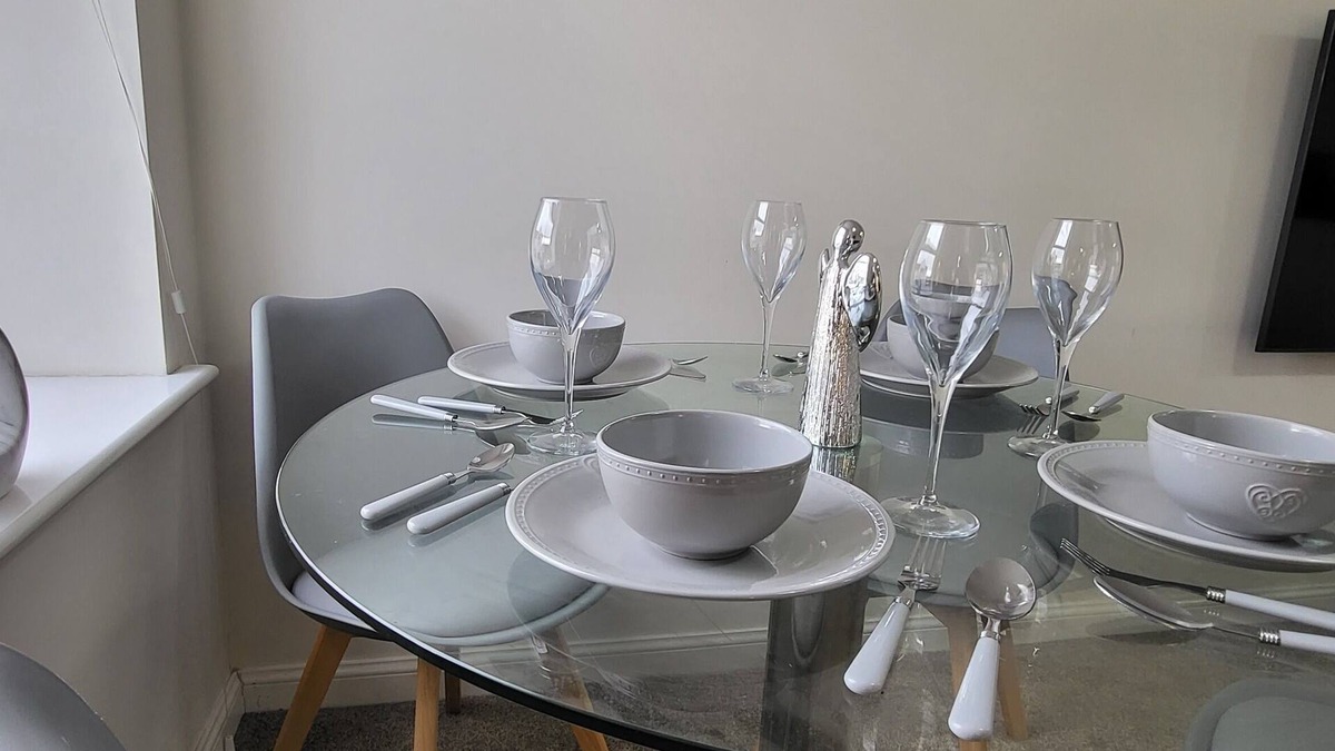 Congerstone House | Inviting 6-Bed House in Nuneaton