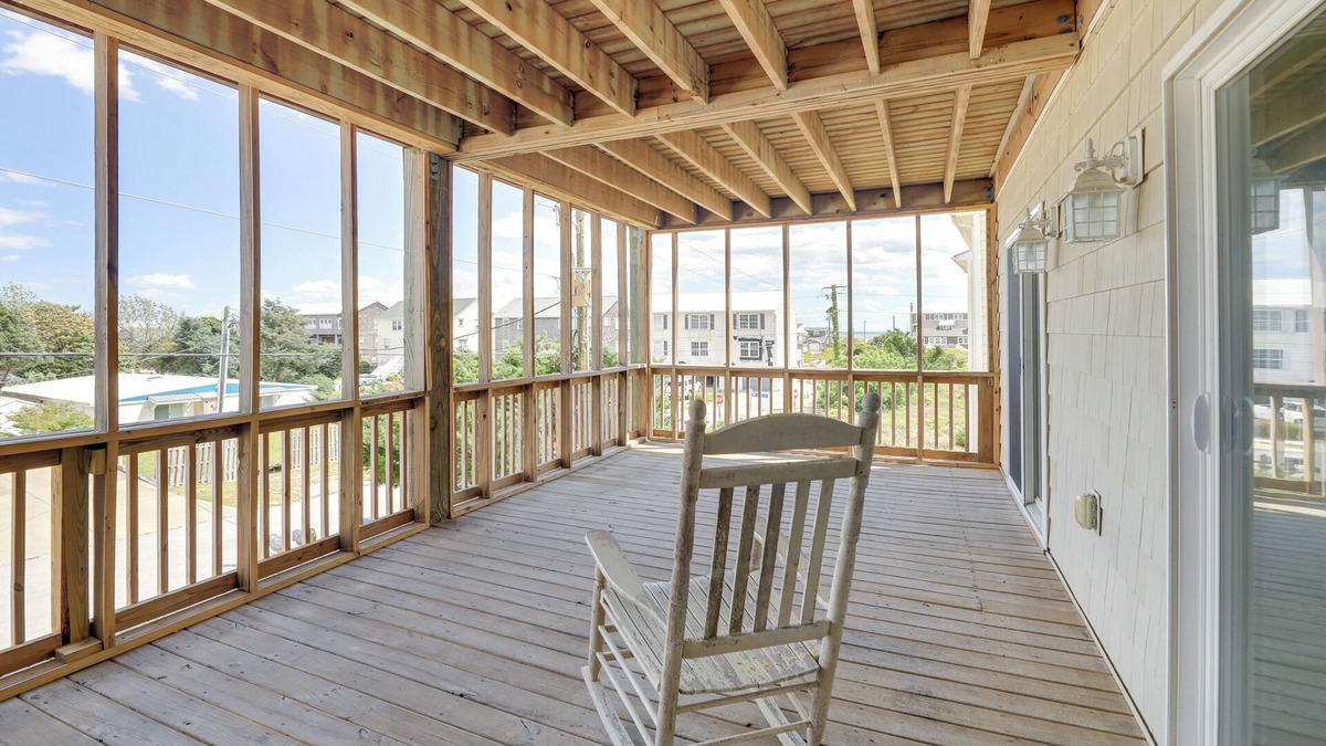 Atlantic Beach Apartment | Inviting Atlantic Beach Townhome ~ 1/2 Mi to Ocean