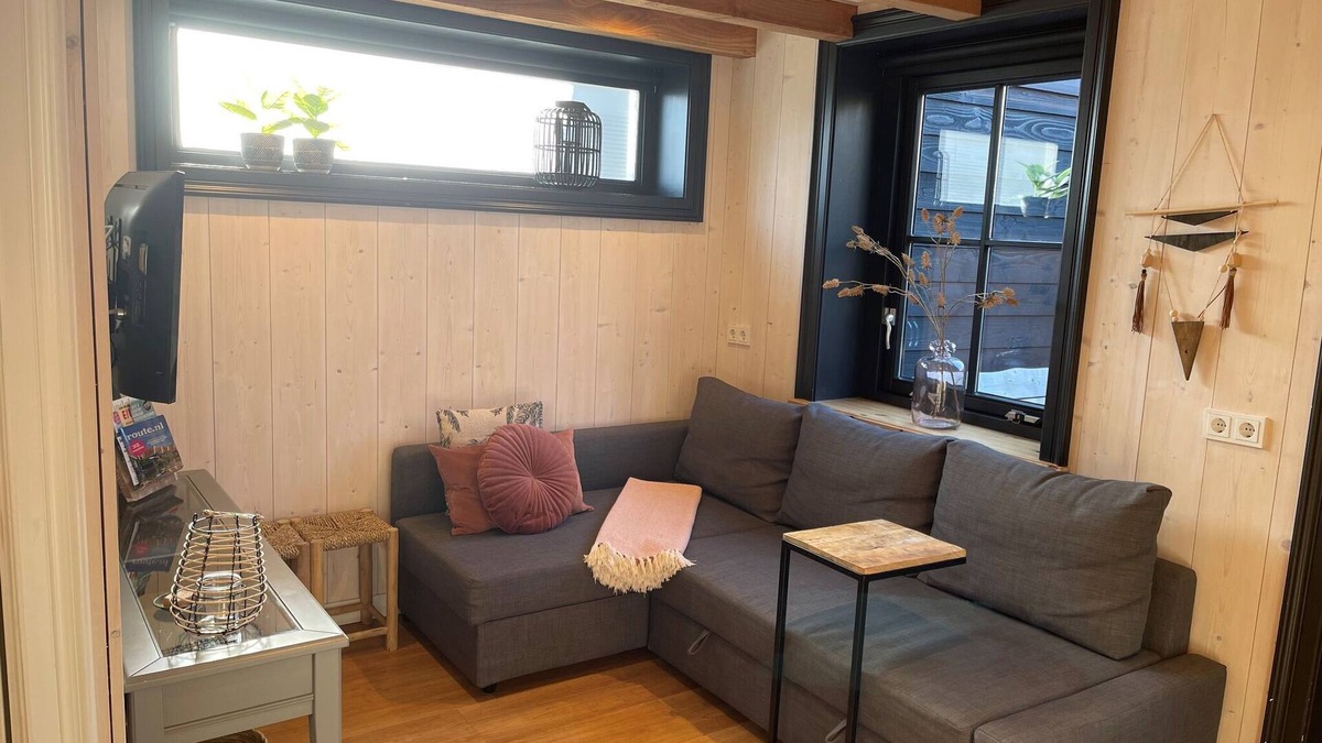 Monnickendam Ski Chalet | Inviting chalet in Monnickendam with garden