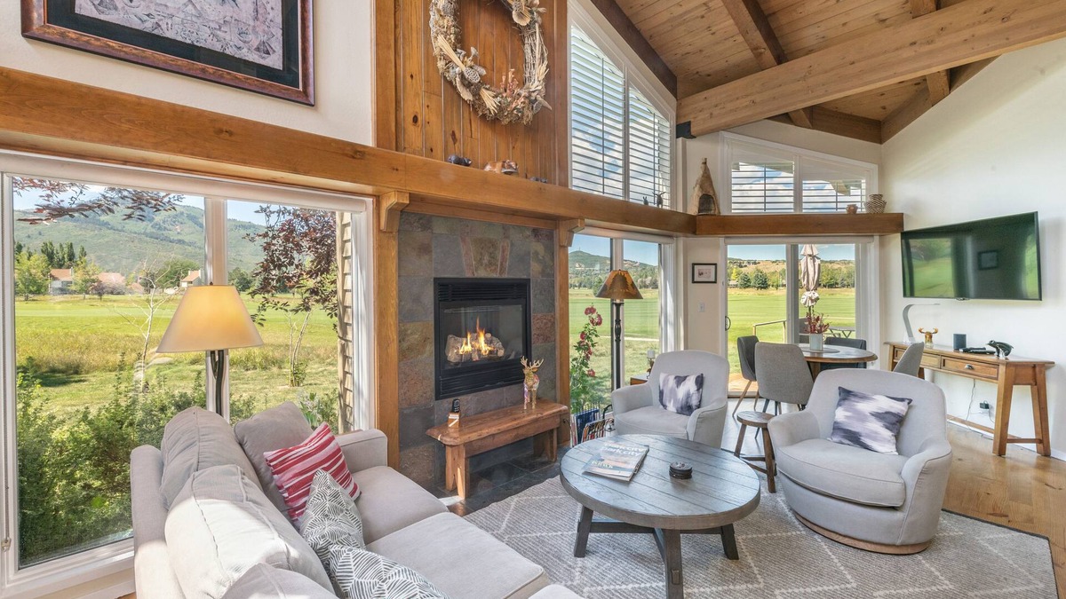 Park Meadows House | Inviting Cottage, Prime Location, On Free Transit, Minutes to Resorts & Main Street!
