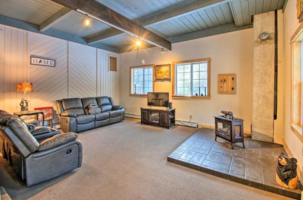 Harrison House | Inviting Countryside Home 4 Mi to Long Lake!