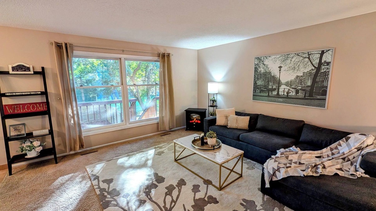 Maple Grove House | Inviting Cozy House in the Heart of Maple Grove