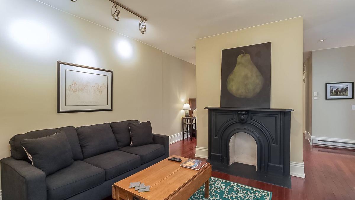 Frankfort Apartment | Inviting Downtown Guest Suite
