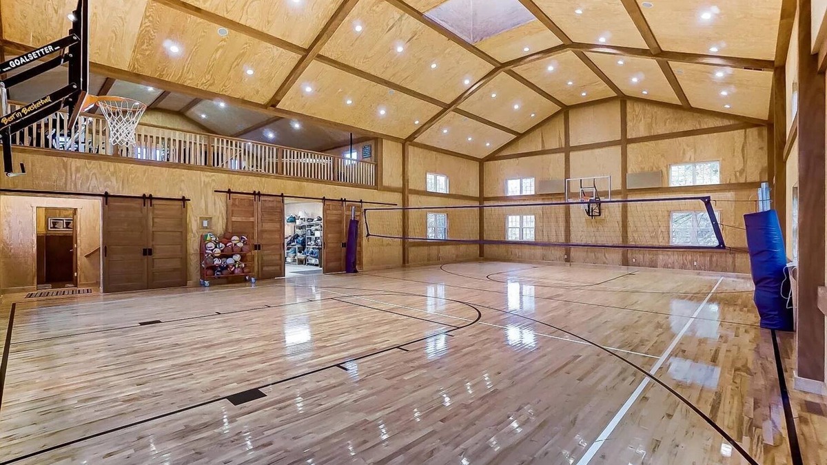 Linn Grove House | Inviting family retreat with a seasonal saltwater pool, gymnasium and privacy
