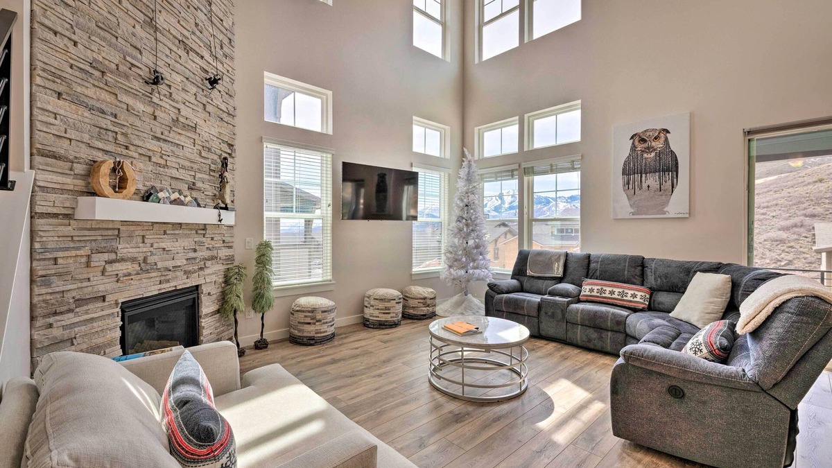 Deer Mountain House | Inviting Hideout Townhome w/Balcony & Lake Views!