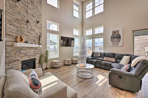 Deer Mountain House | Inviting Hideout Townhome with Balcony and Lake Views!