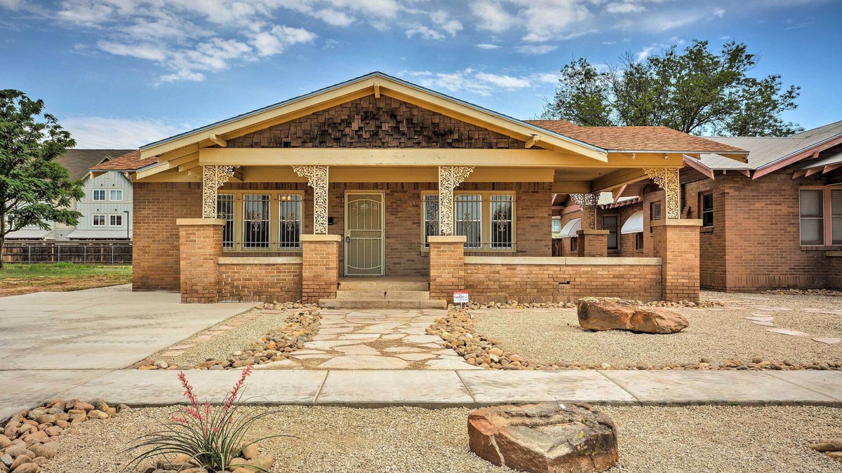 North Overton House | Inviting Lubbock Home > 1 Mi to Downtown