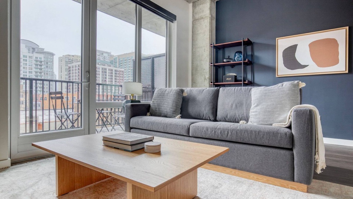 Killgubbin Apartment | Inviting River North 1BR w/Outdoor Pool, 1 Block to L, by Blueground