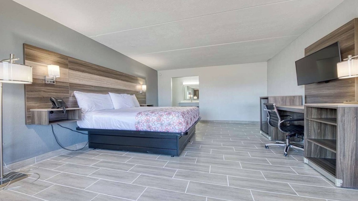 Revelo House | Inviting Room w/Pool, Free Breakfast, Close to Big South Fork Scenic Railway