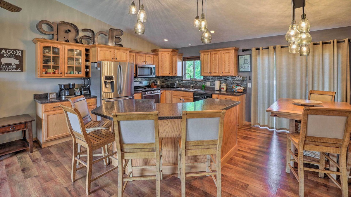 Buffalo Ridge House | Inviting Sioux Falls Home ~ 5 Mi to Downtown!