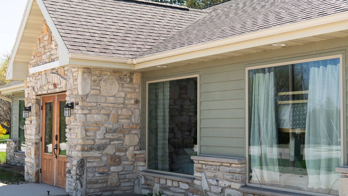 Ephraim House | Inviting Sister Bay retreat