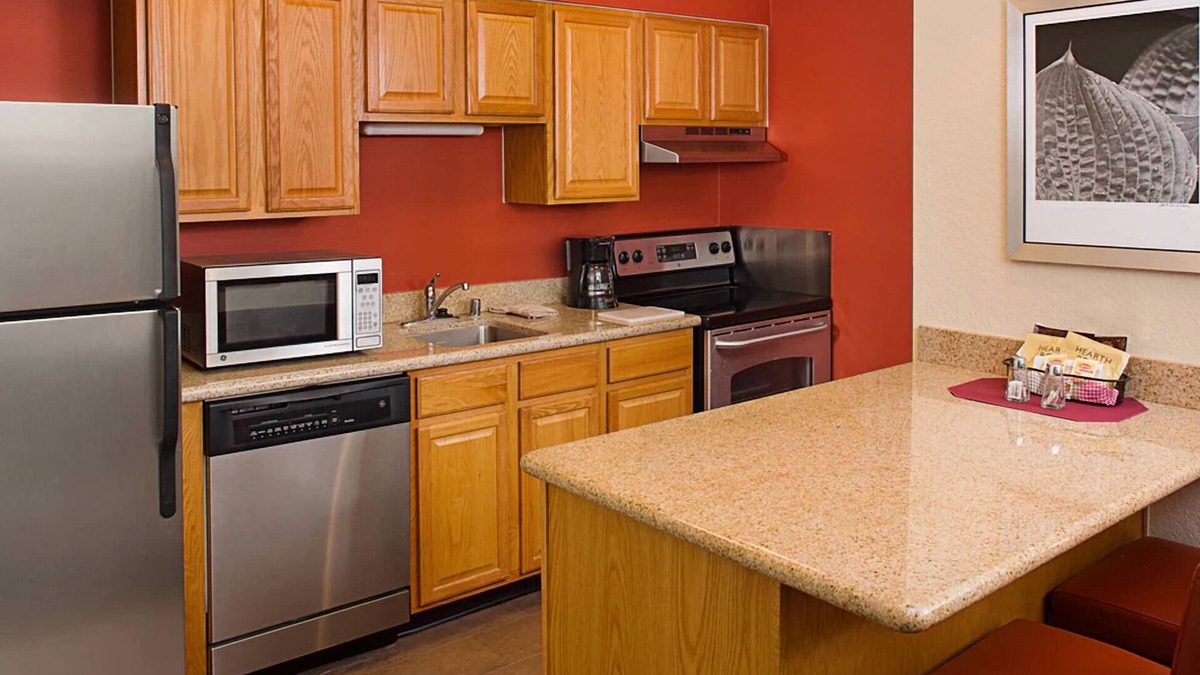 Ontario Hotel | Inviting Studio with Full Kitchen | Outdoor Pool Access
