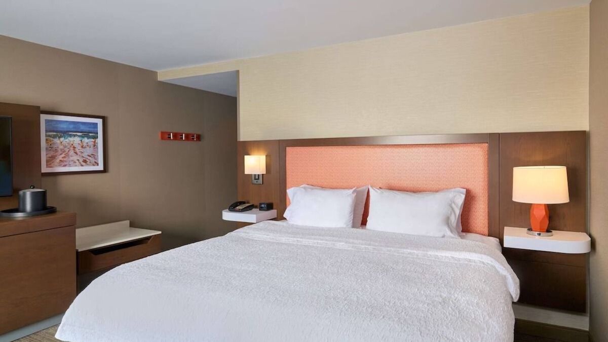 Smithfield Hotel | Inviting Suites Near Providence – Pool & Pet-Friendly! Near Colleges & Casino