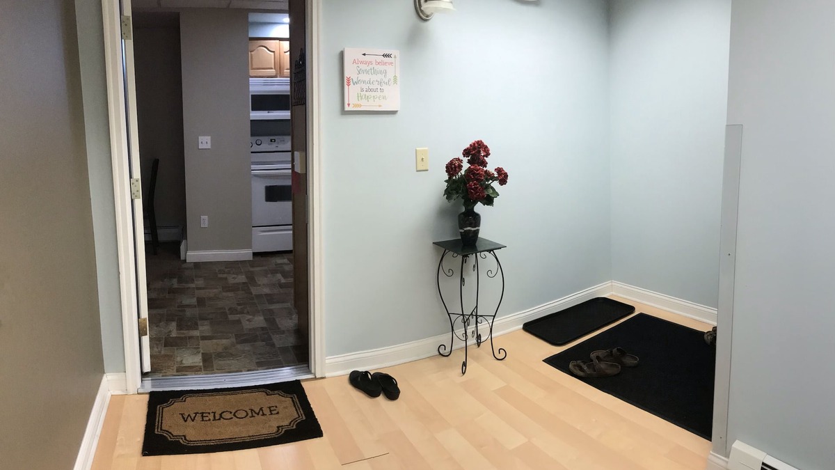 Munising Apartment | Inviting vacation apt. in town w A/C, short walk to Lk Superior, Food Trk, Pub