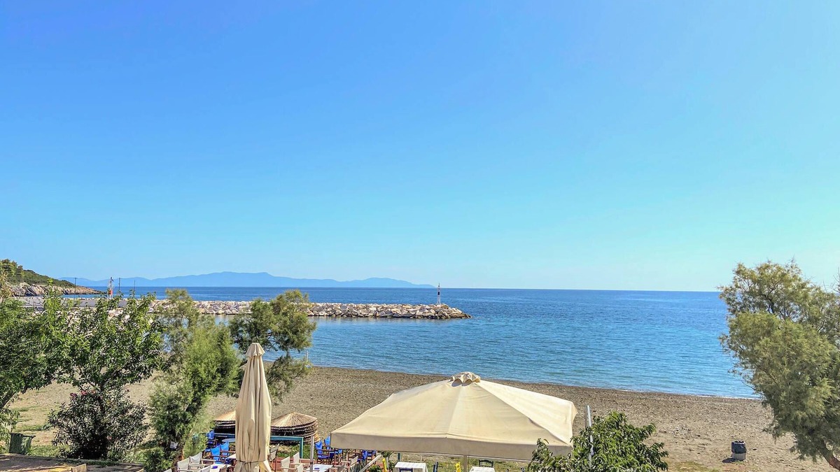 Psaropouli Apartment | Inviting vacation apartment in the immediate vicinity of the Aegean Sea.
