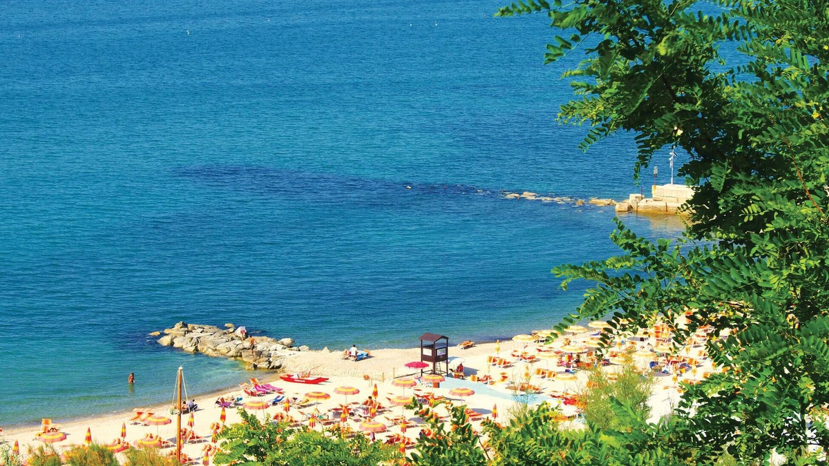Mogliano House | Inviting vacation home with pool for a wonderful vacation.