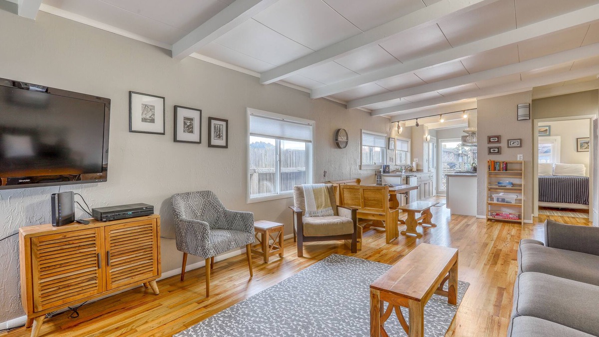 Eureka Cottage | Inviting waterfront cottage w/deck featuring a BBQ, kayaks, and canal access