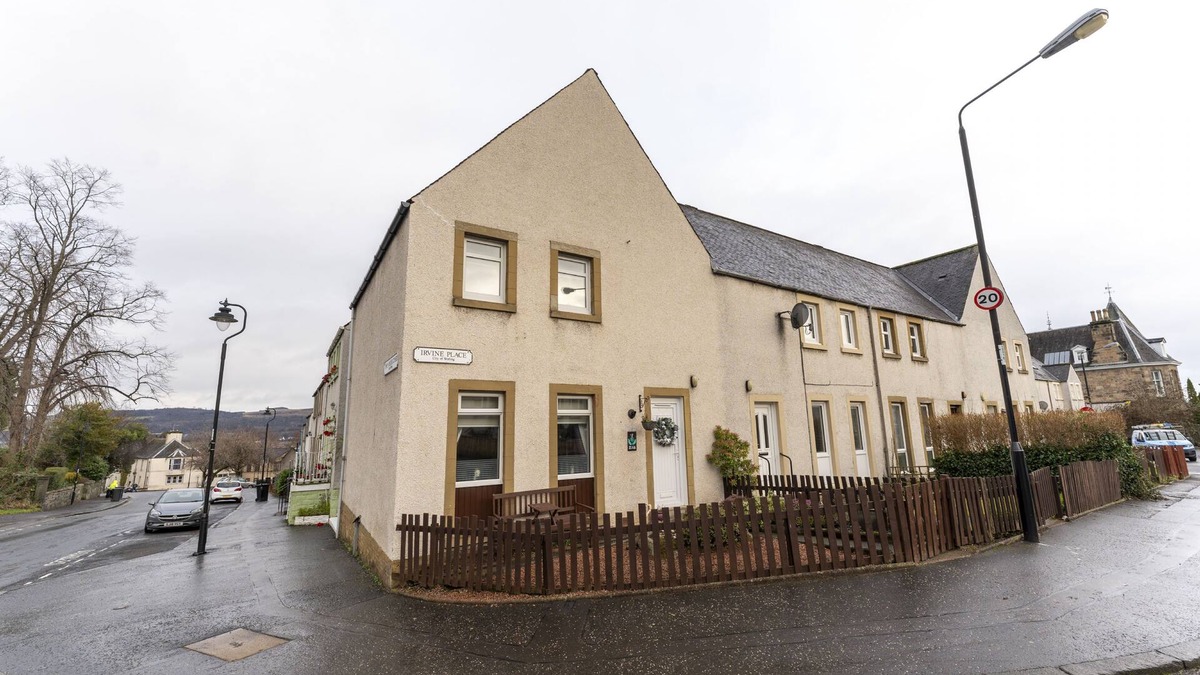 Dalavich House | Iona - a terrace that sleeps 4 guests in 2 bedrooms
