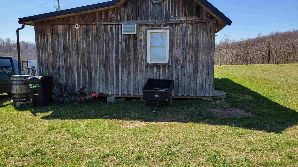 Denton Cabin | Iona Cabin: Your Cozy Retreat for Hunting, Off-Roading, and Relaxation