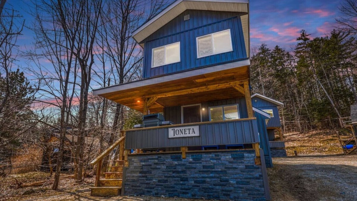 Northeast Somerset Cabin | Ioneta - Cabin 2 · Lawrence's Lakeside Cabins | 'Ioneta' Waterfront Retreat + Private Sauna