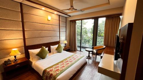 Anand Vihar Hotel | IP Royal Hotel - New Delhi