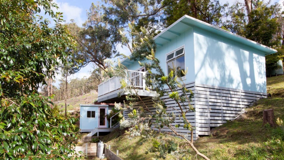 Wye River House | Ipanema is a cozy 50s Aussie beach shack with ocean views