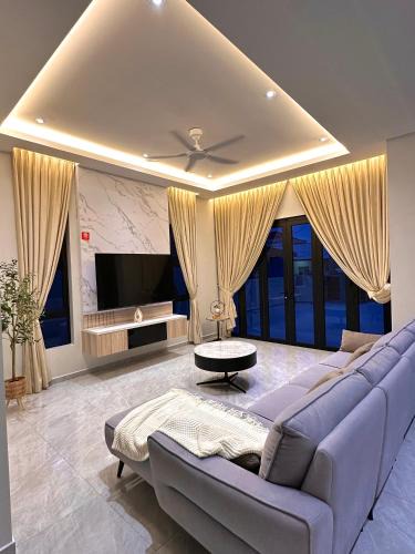 Baharu Gunung Rapat House | Ipoh Modern Luxury House 4B3B 14 pax