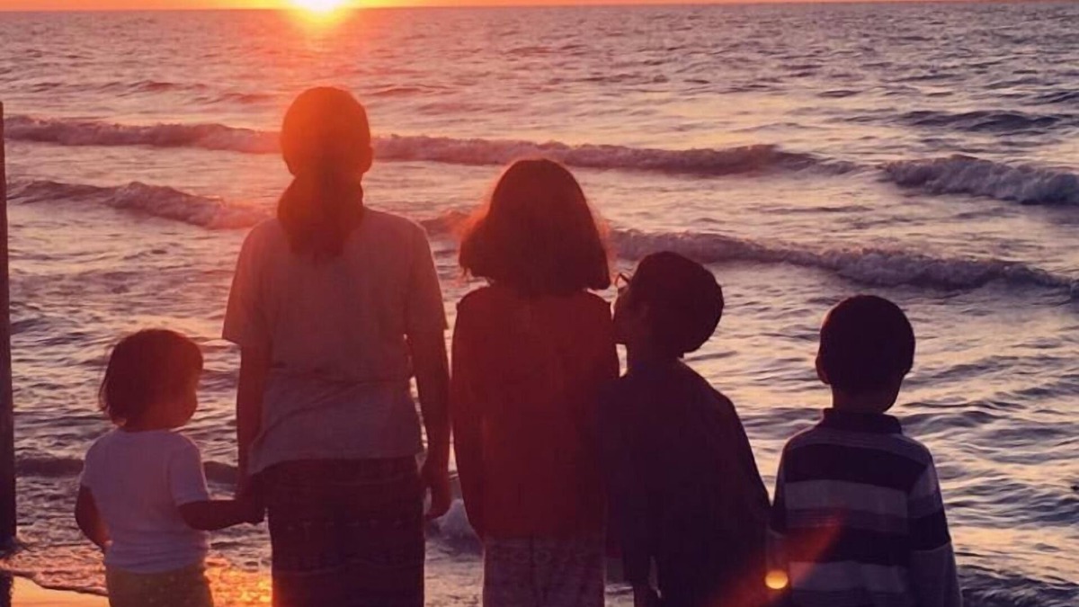 Lambton Shores House | Ipperwash Bliss: Sleep 7 Hear the wave 🌊☀️