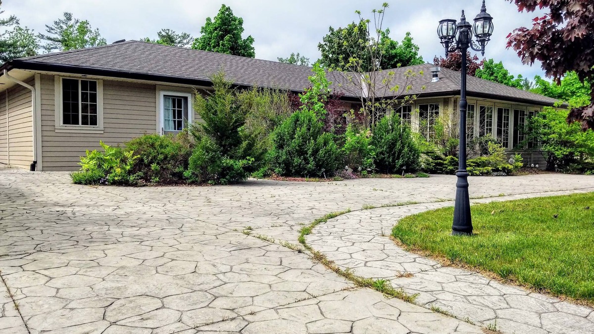 Lambton Shores Cottage | Ipperwash bliss sleep 5 hear the waves ☀️🌊