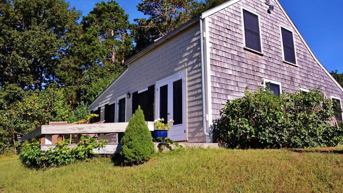 Ipswich Cottage | Ipswich Cottage: Beautiful Views, 5 Mins to Beach