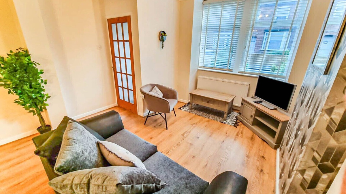 Ipswich House | * Ipswich Suffolk Contractor Holiday Short Stay *