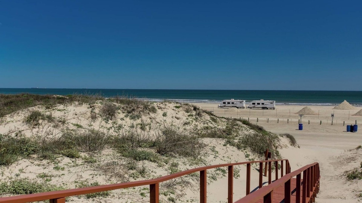 Port Aransas Condo | Ir19-on the Half Shell