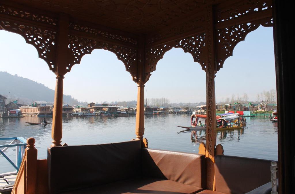 Dal Lake Boat Rental | Iram Houseboats
