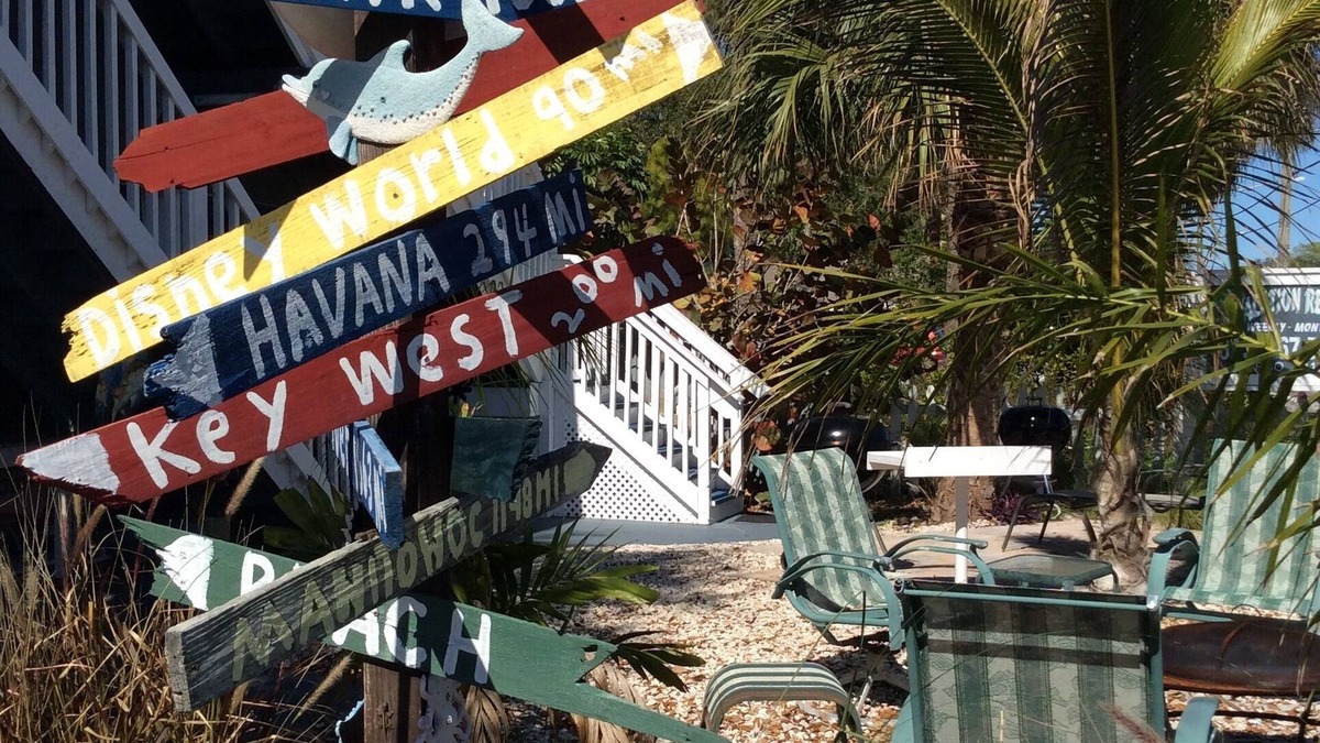 Independence Square House | IRB Island Cottages Lower Cottage 300 Gulf blvd. Indian Rocks Beach, FL
