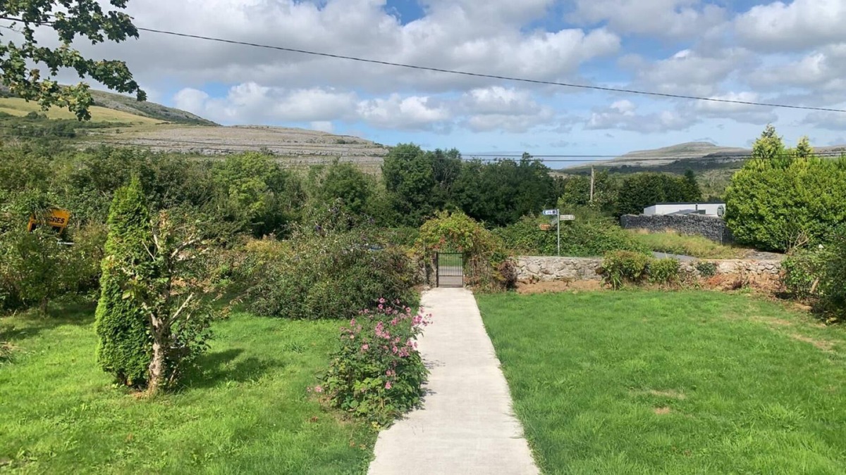 Glencolumbkille South House | Ireland the heart of the Burren CARRON, Co. Clare 3 bedrooms, 3 toilets Sleeps 7