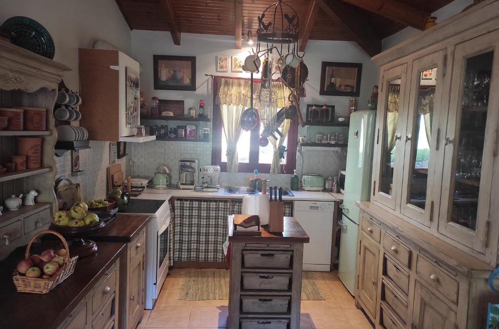 Kertezi House | Irene's Cottage House