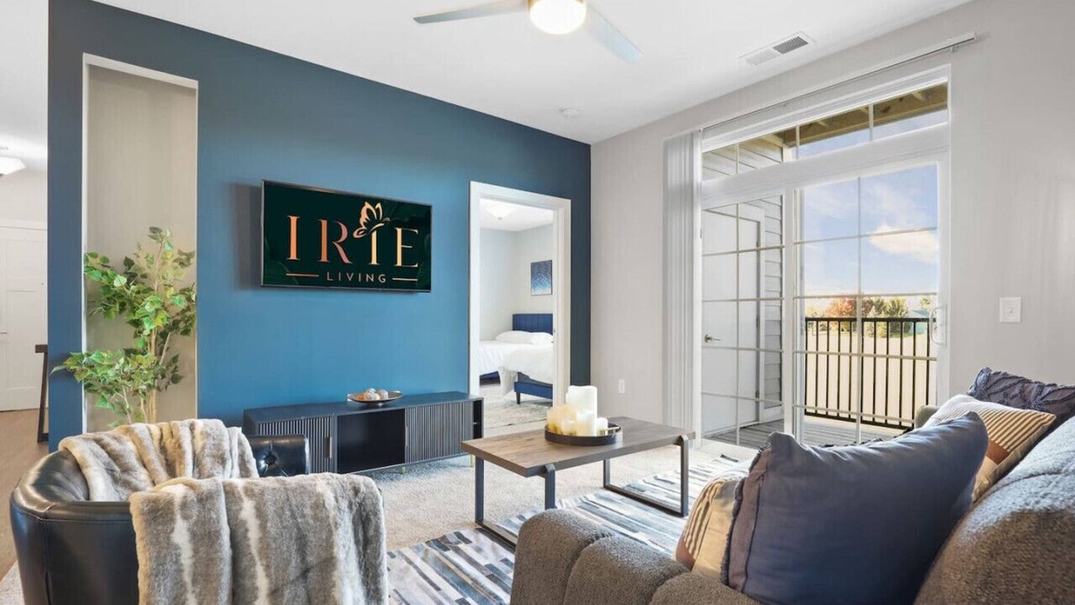 Westfield Condo | IRIE Living-Divine Suite Grand Park+King Bed+Pool